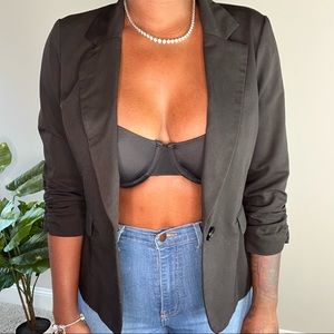 Single button boyfriend blazer.